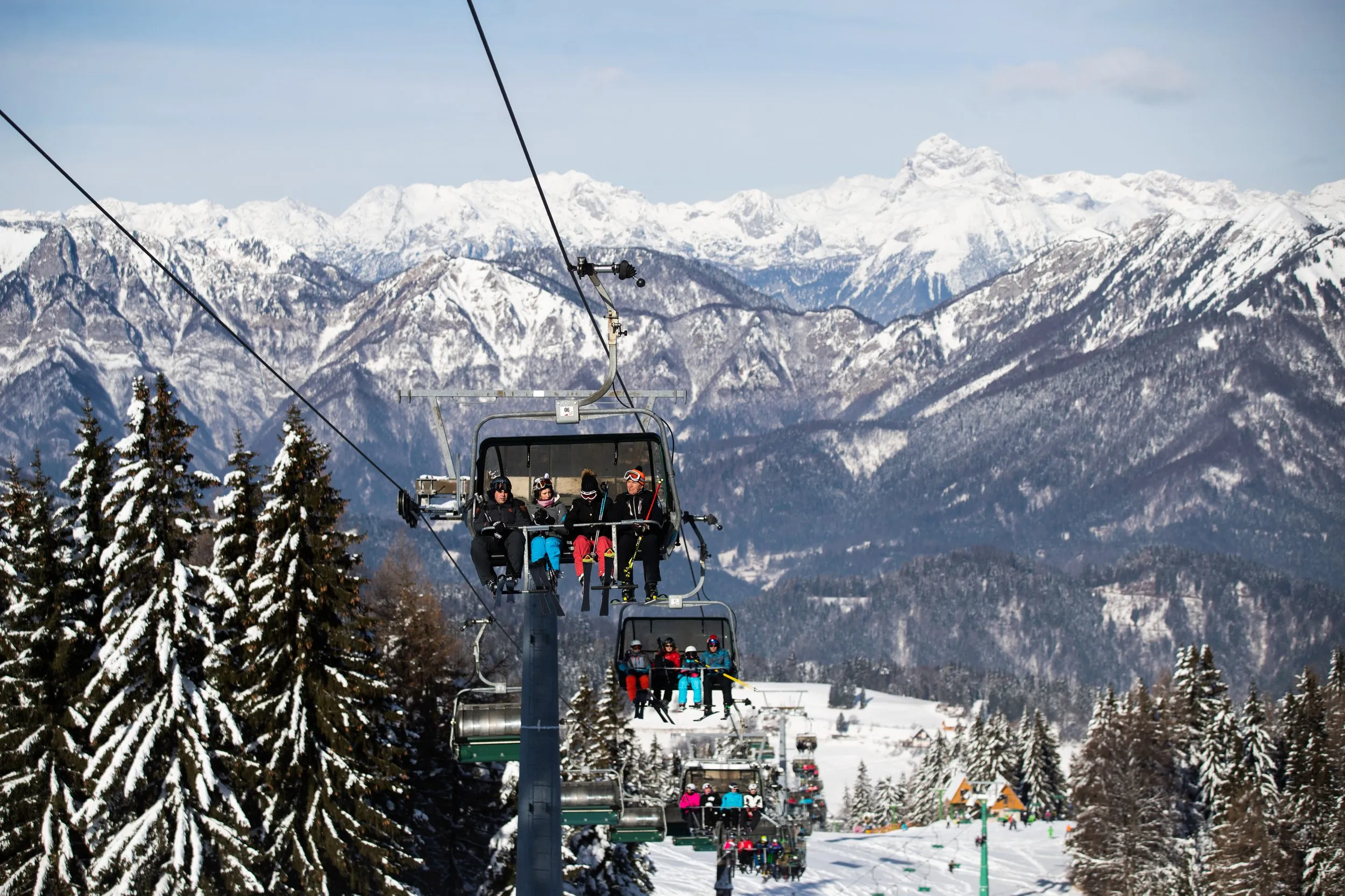 Skigebiet Cerkno mit Blick auf die Julischen Alpen