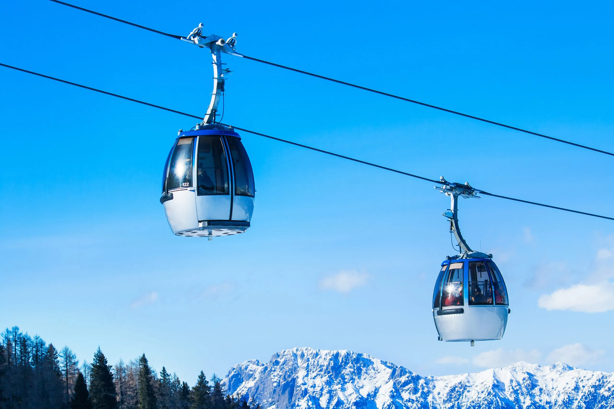 Nassfeld ski cable car