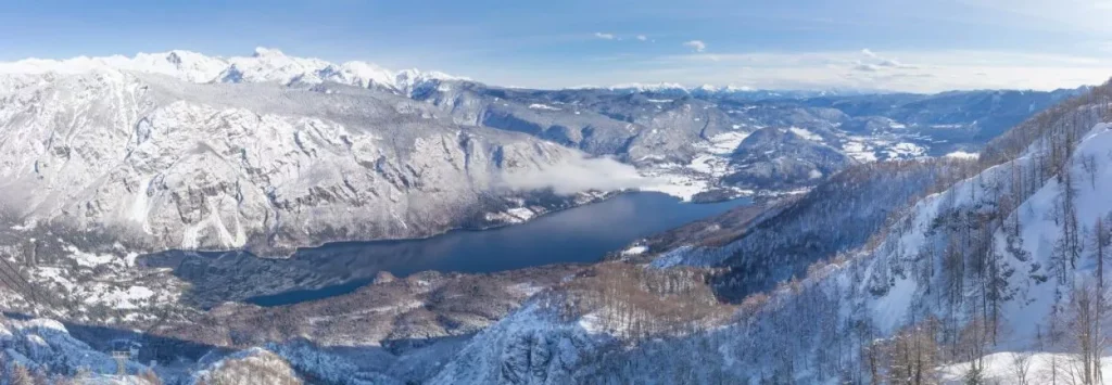 Vogel skigebied uitzicht Bohinj meer