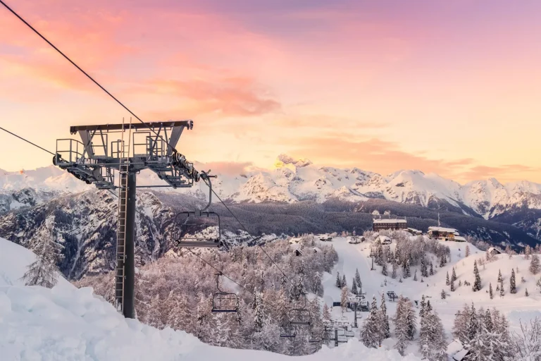 Vogel skisportssted solnedgang